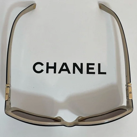 Vintage Rare Anne Klein Sunglasses two toned
Black brown beige small medium - Picture 12 of 13